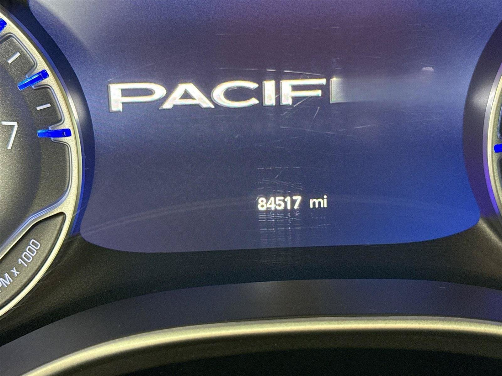 Used 2022 Chrysler Pacifica Touring-L FWD image 6