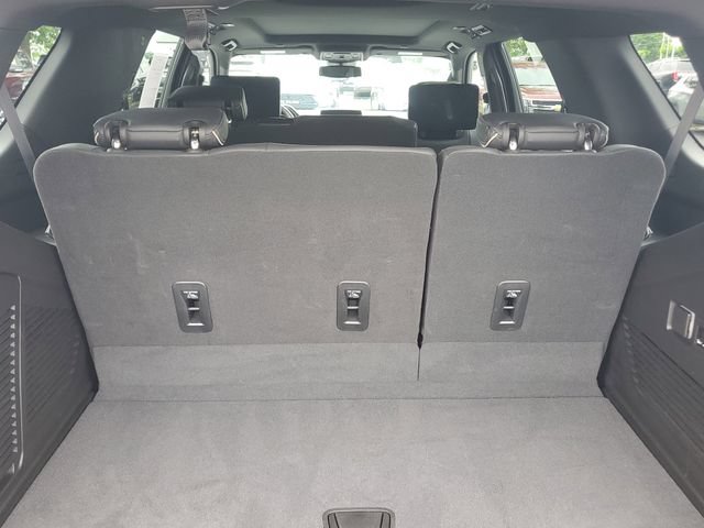 Certified 2023 GMC Yukon SLT w/ SLT Luxury Package AWD/4WD image 7