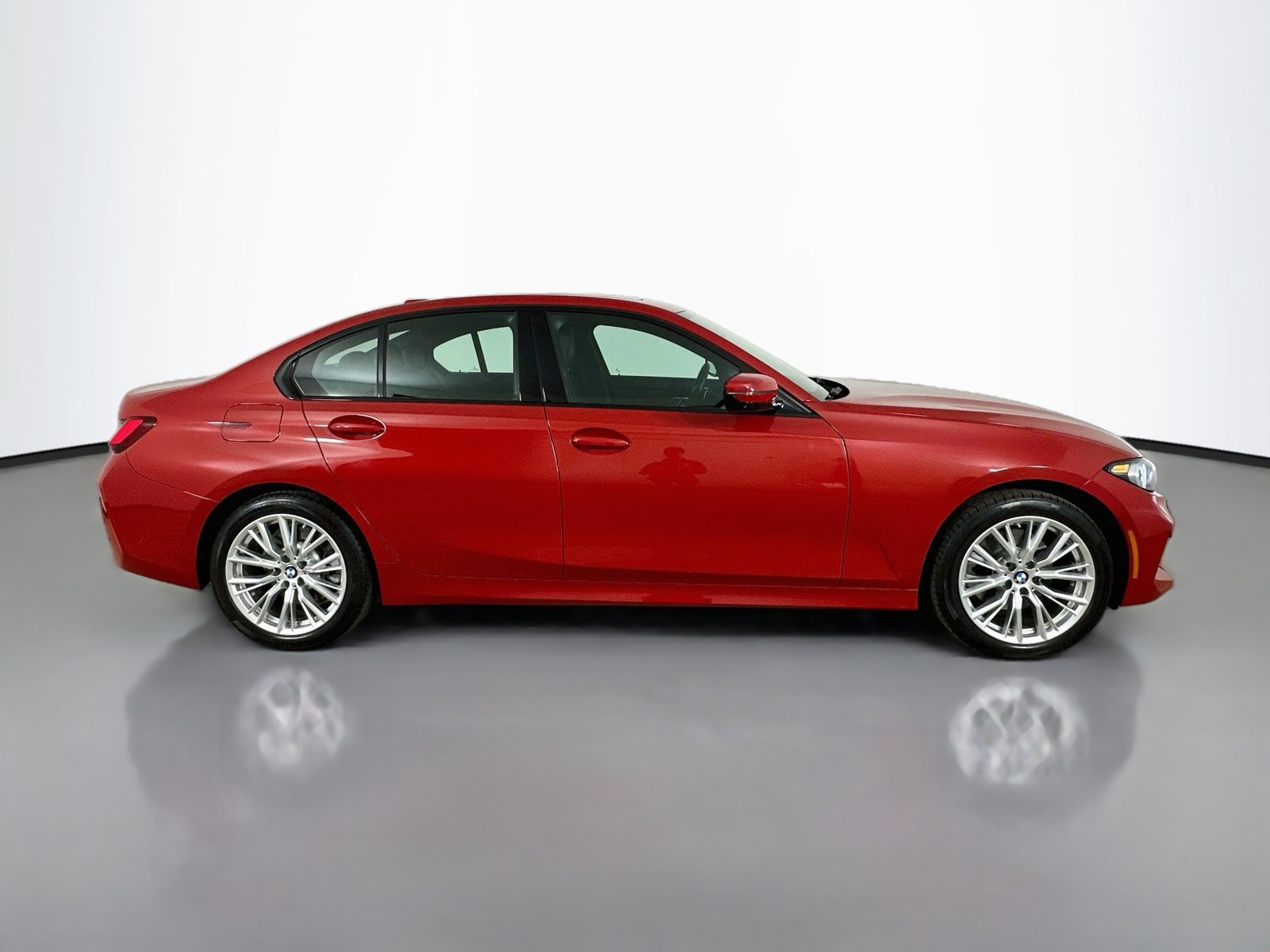 Used 2023 BMW 330i xDrive Sedan AWD/4WD image 4