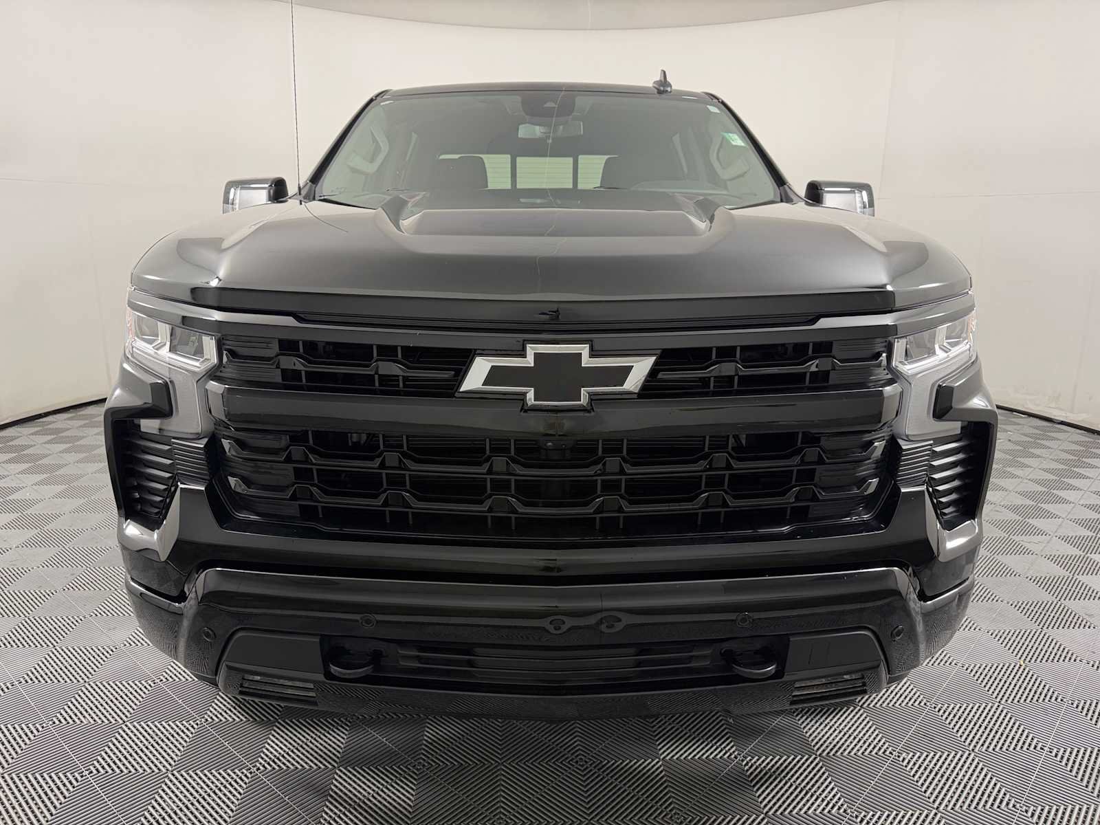 Used 2025 Chevrolet Silverado 1500 RST w/ Convenience Package II RWD image 2
