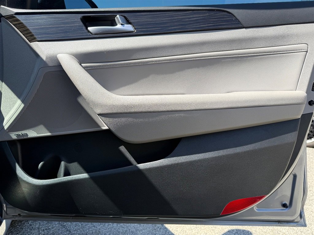 Used 2016 Hyundai Sonata Limited w/ Option Group 05 FWD image 36