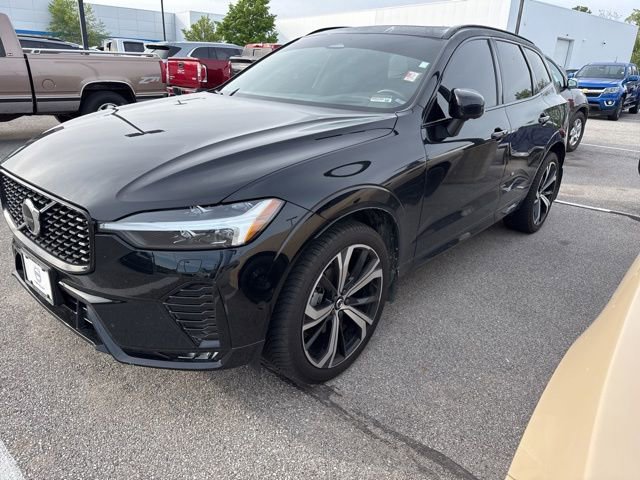 Used 2022 Volvo XC60 B5 R-Design w/ Advanced Package AWD/4WD image 2
