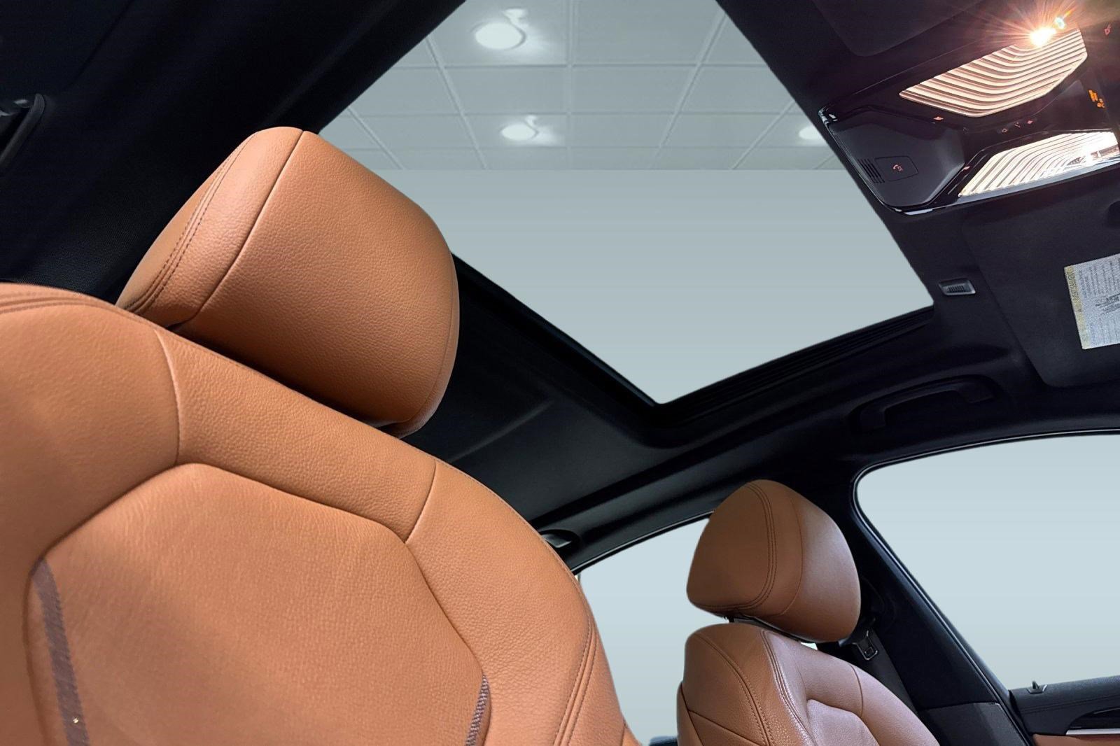 Used 2020 BMW 530i w/ M Sport Package RWD image 26