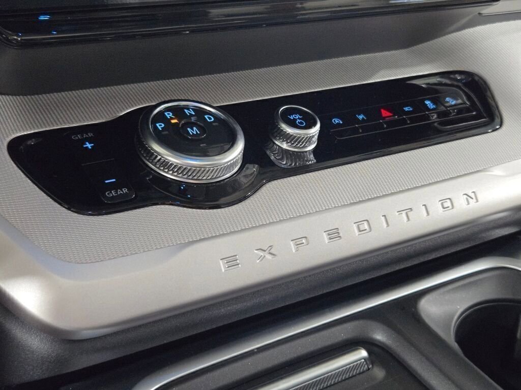 New 2025 Ford Expedition Active image 30