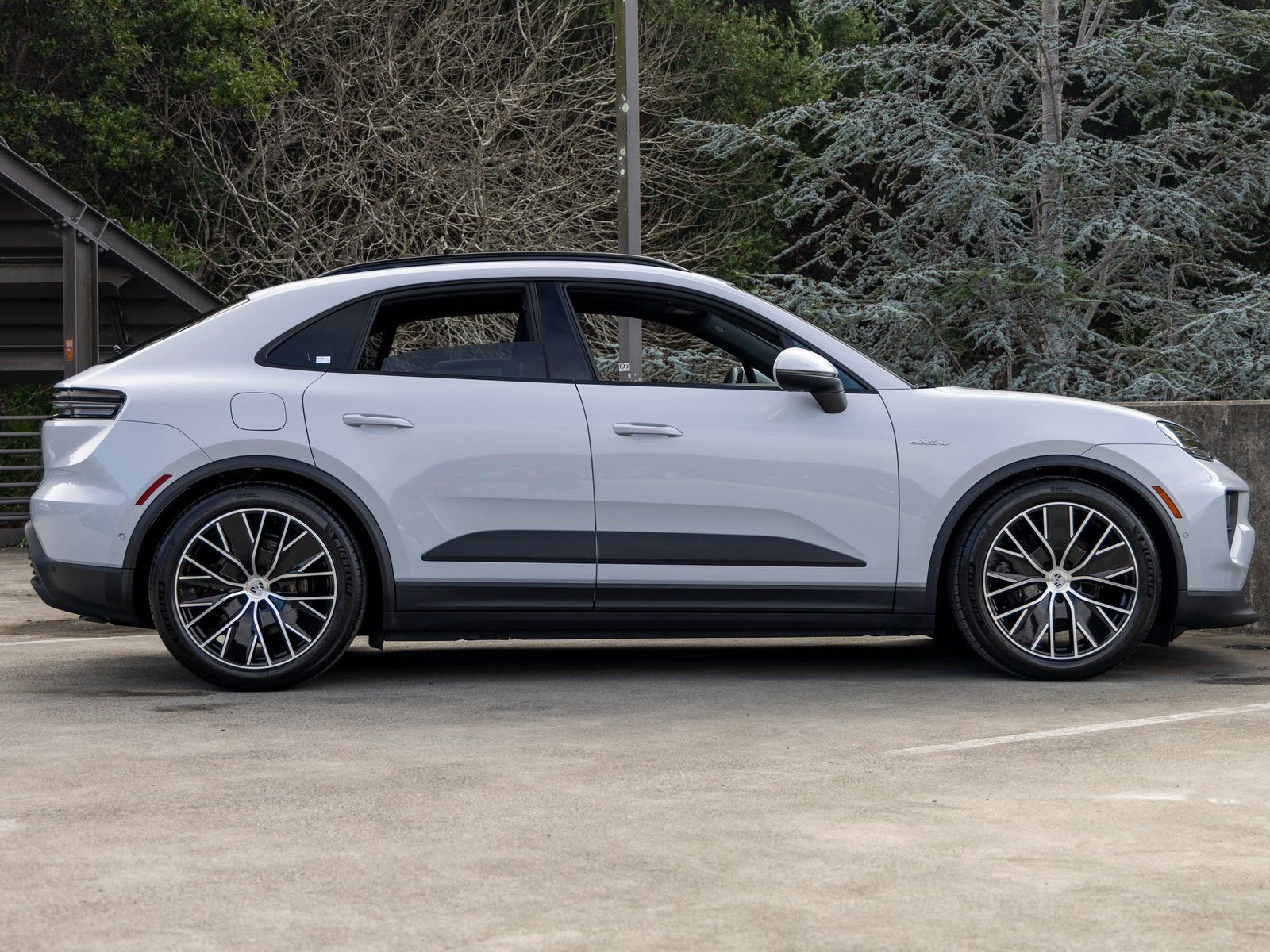 New 2025 Porsche Macan Electric image 12