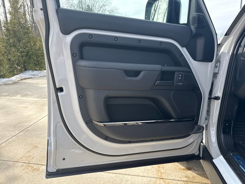 New 2026 Land Rover Defender 110 OCTA image 11