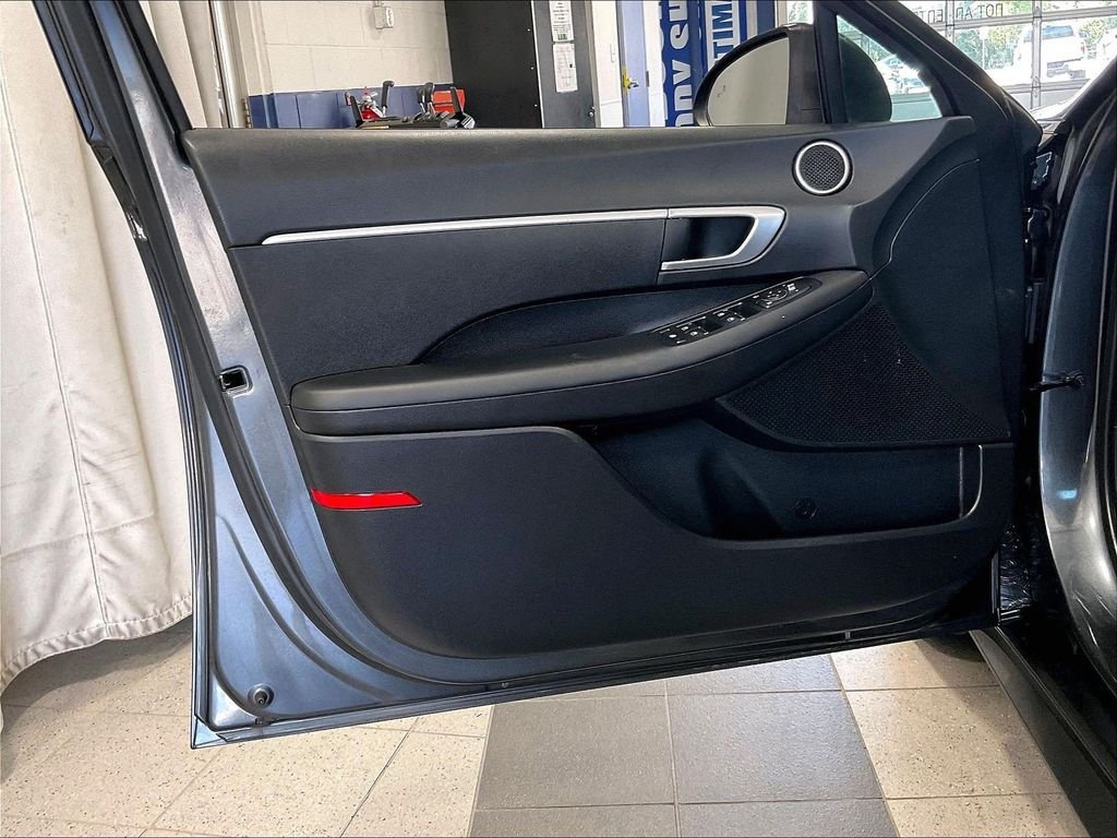 Used 2023 Hyundai Sonata SE w/ Cargo Package FWD image 9