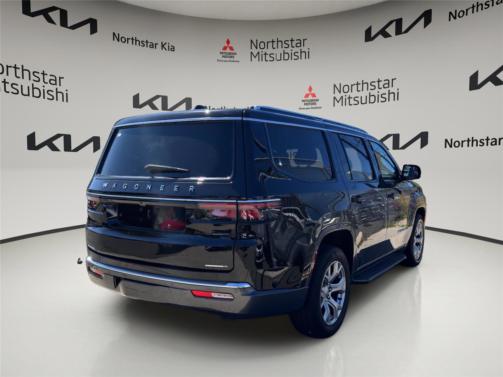 Used 2022 Jeep Wagoneer Series II AWD/4WD image 4