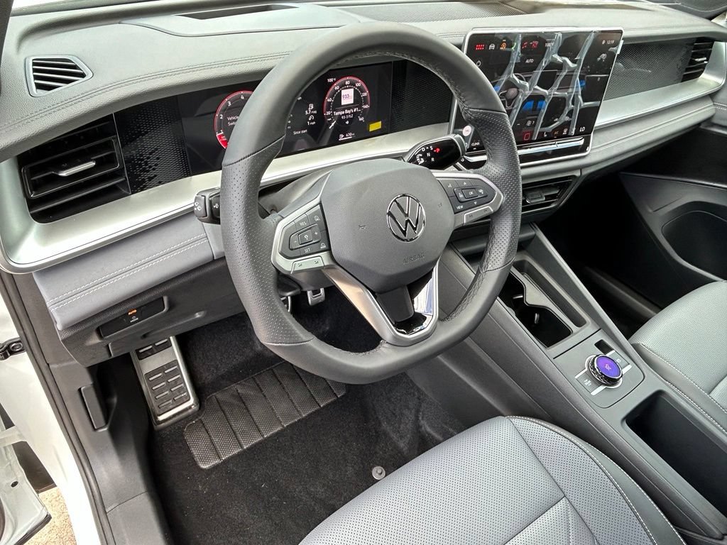 New 2026 Volkswagen Tiguan SE R-Line FWD image 16