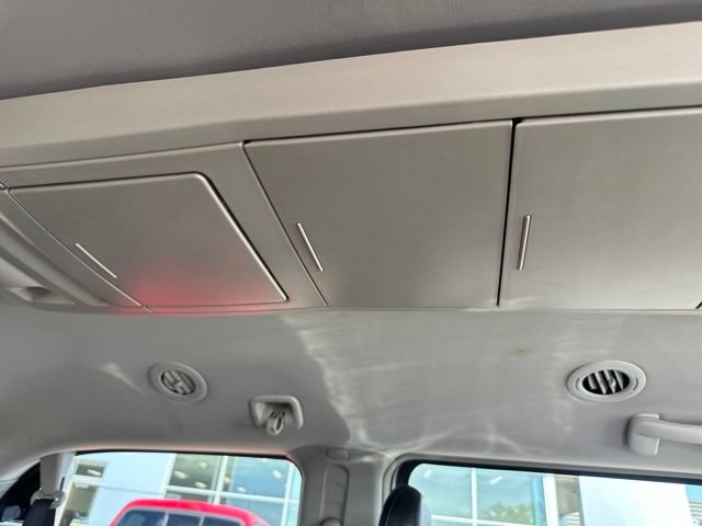 Used 2015 Chrysler Town & Country Touring FWD image 16