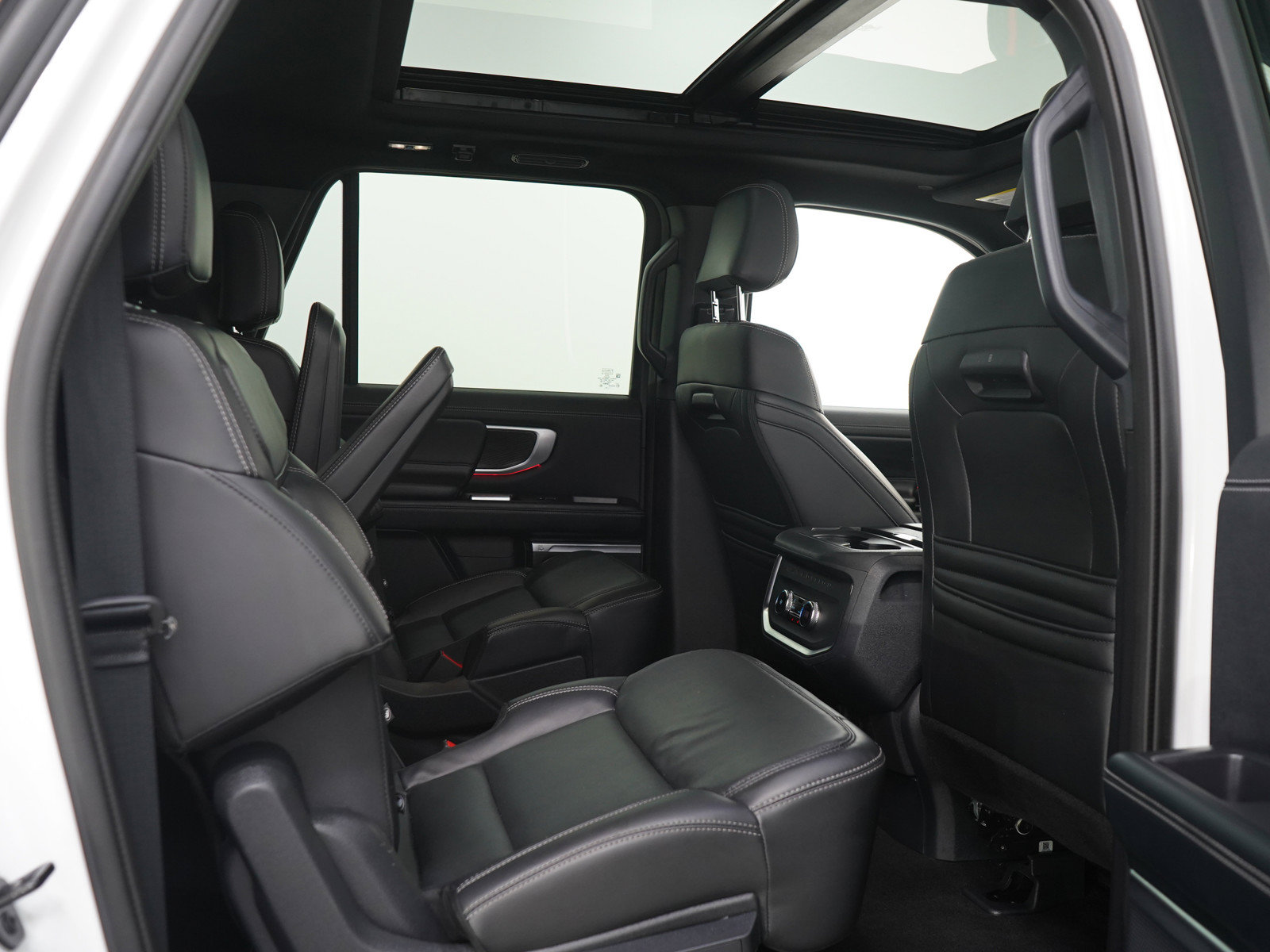Used 2025 Ford Expedition Max Platinum w/ Stealth Appearance Package AWD/4WD image 17