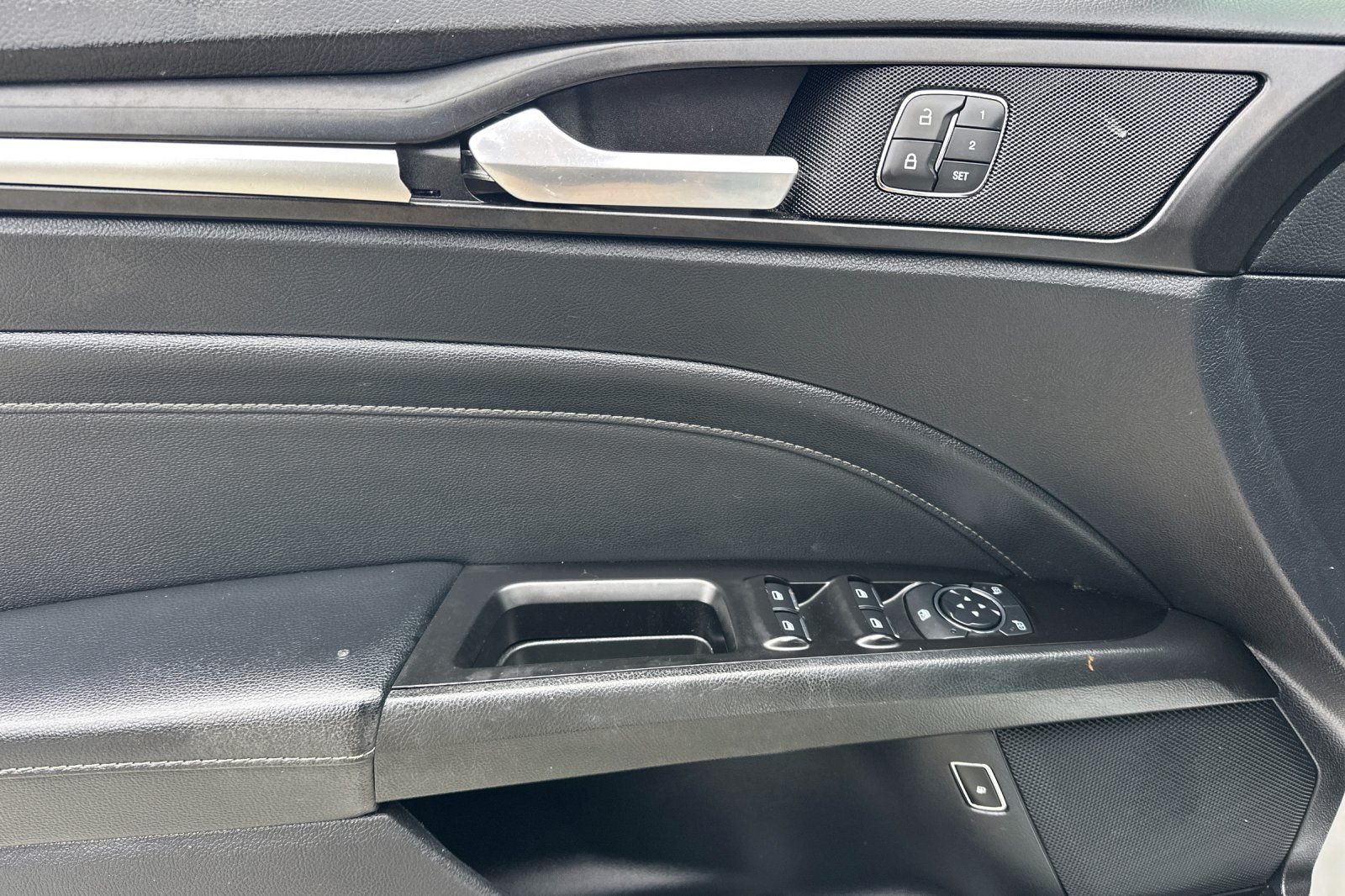 Used 2019 Ford Fusion Energi Titanium FWD image 10