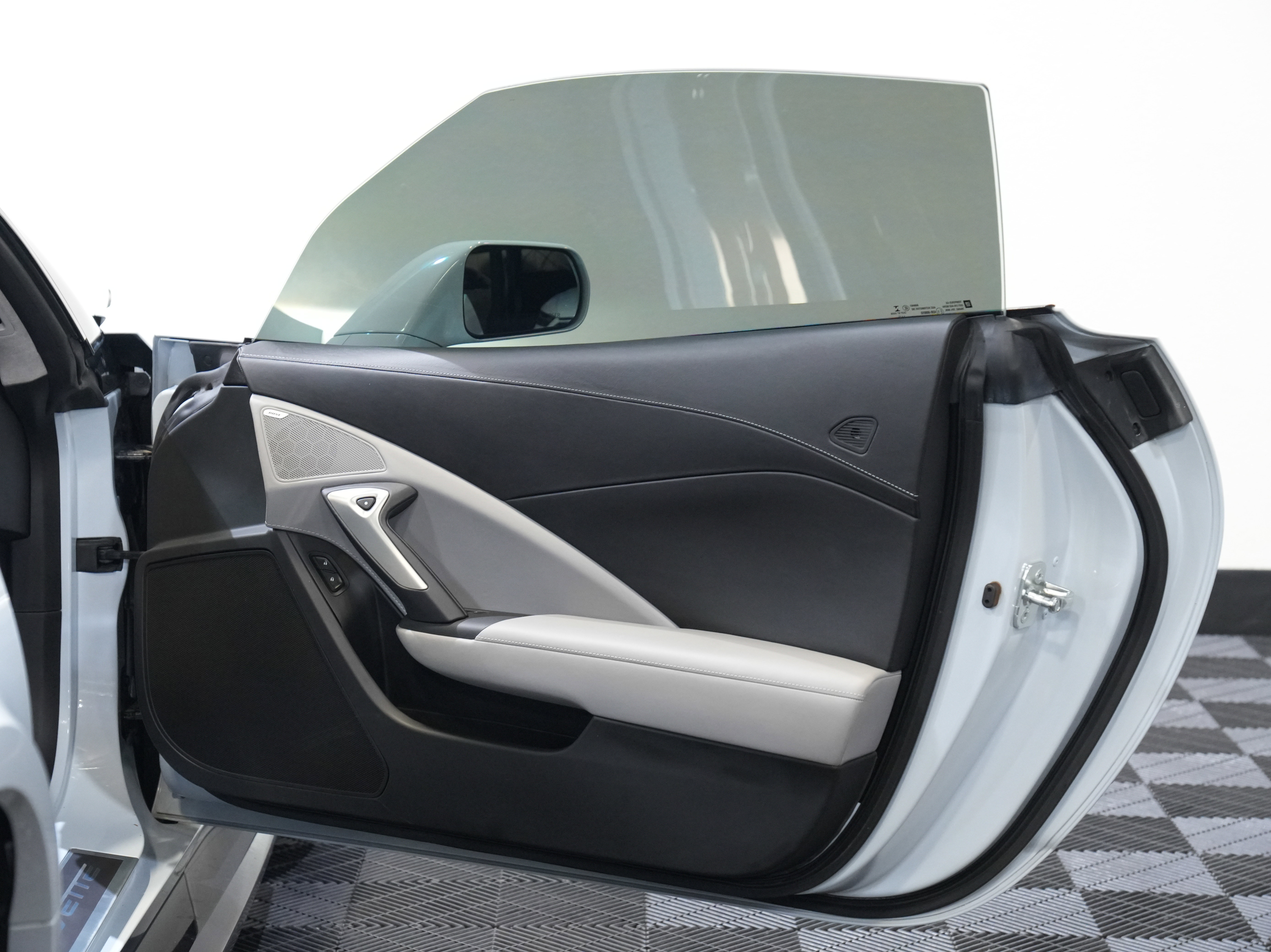 Used 2018 Chevrolet Corvette Grand Sport RWD image 25