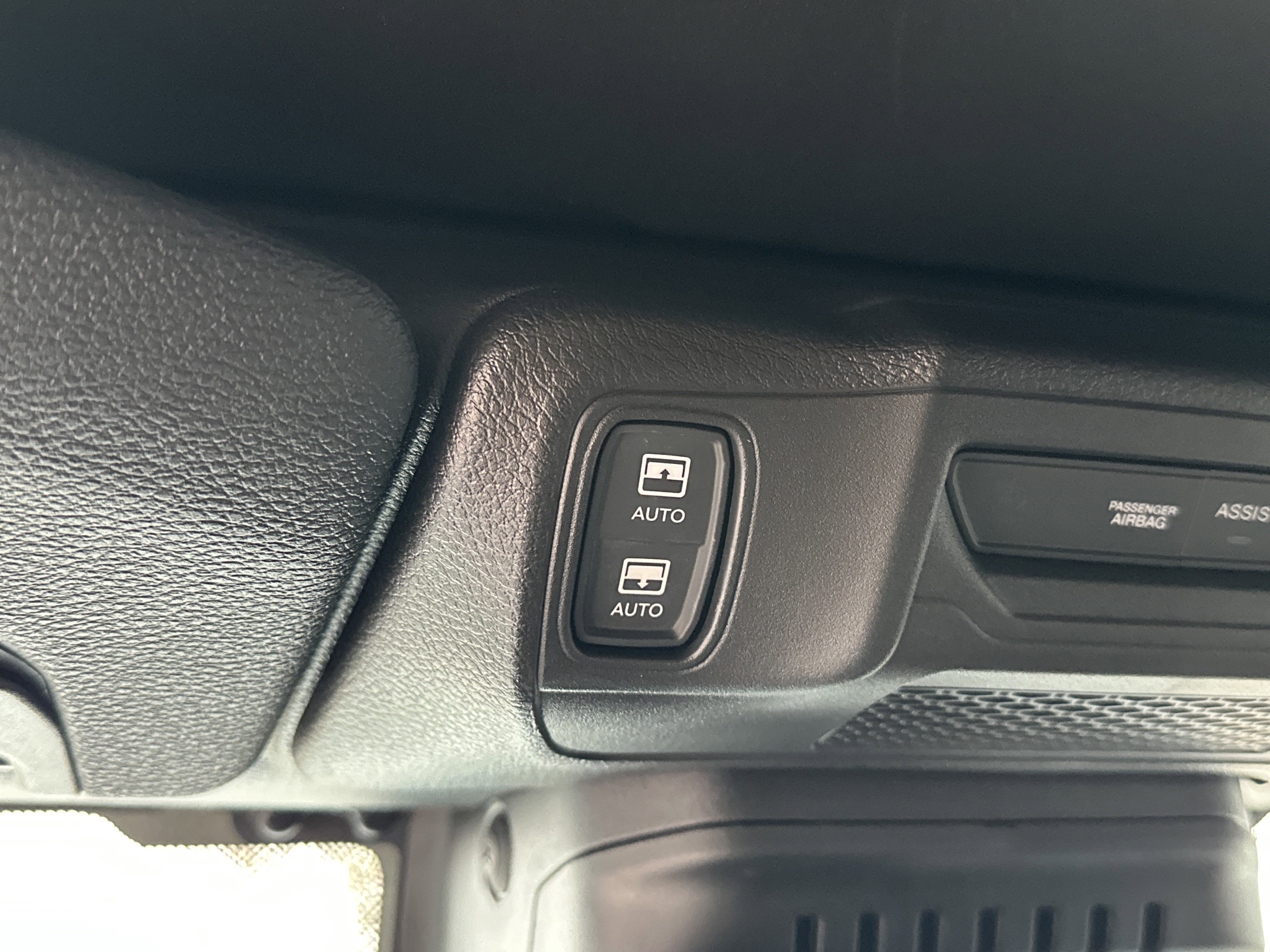 Used 2025 Jeep Wrangler Sahara image 32