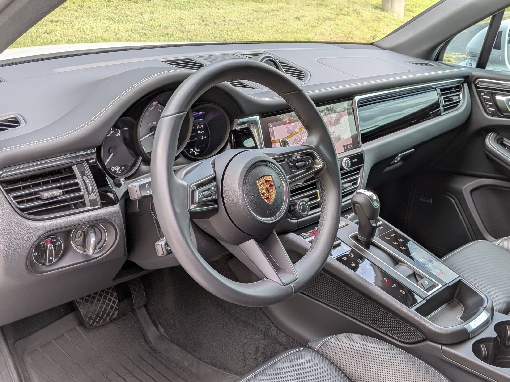 Certified 2025 Porsche Macan S AWD/4WD image 4