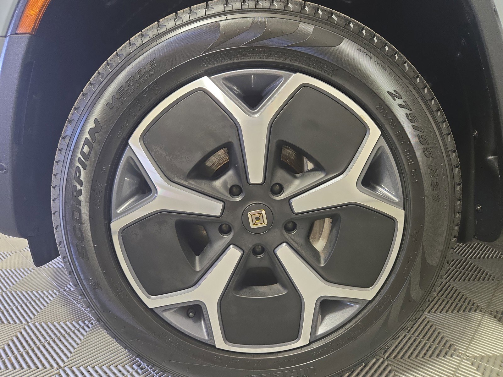 Used 2024 Rivian R1S Adventure image 9