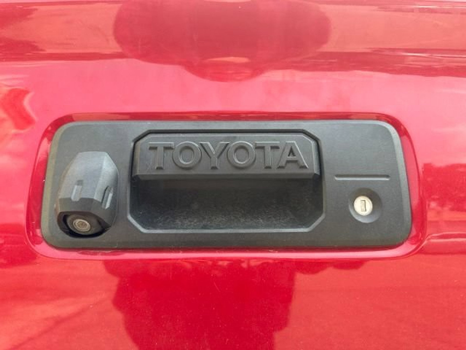 Used 2017 Toyota Tacoma TRD Off-Road w/ Premium & Technology Package AWD/4WD image 27