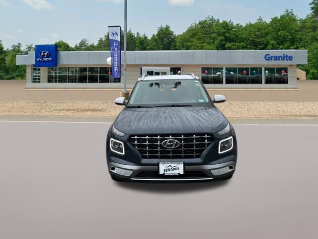 Used 2021 Hyundai Venue image 4