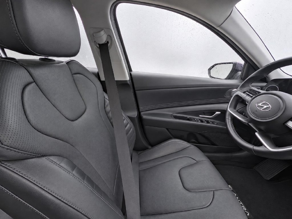 Used 2023 Hyundai Elantra Limited FWD image 11