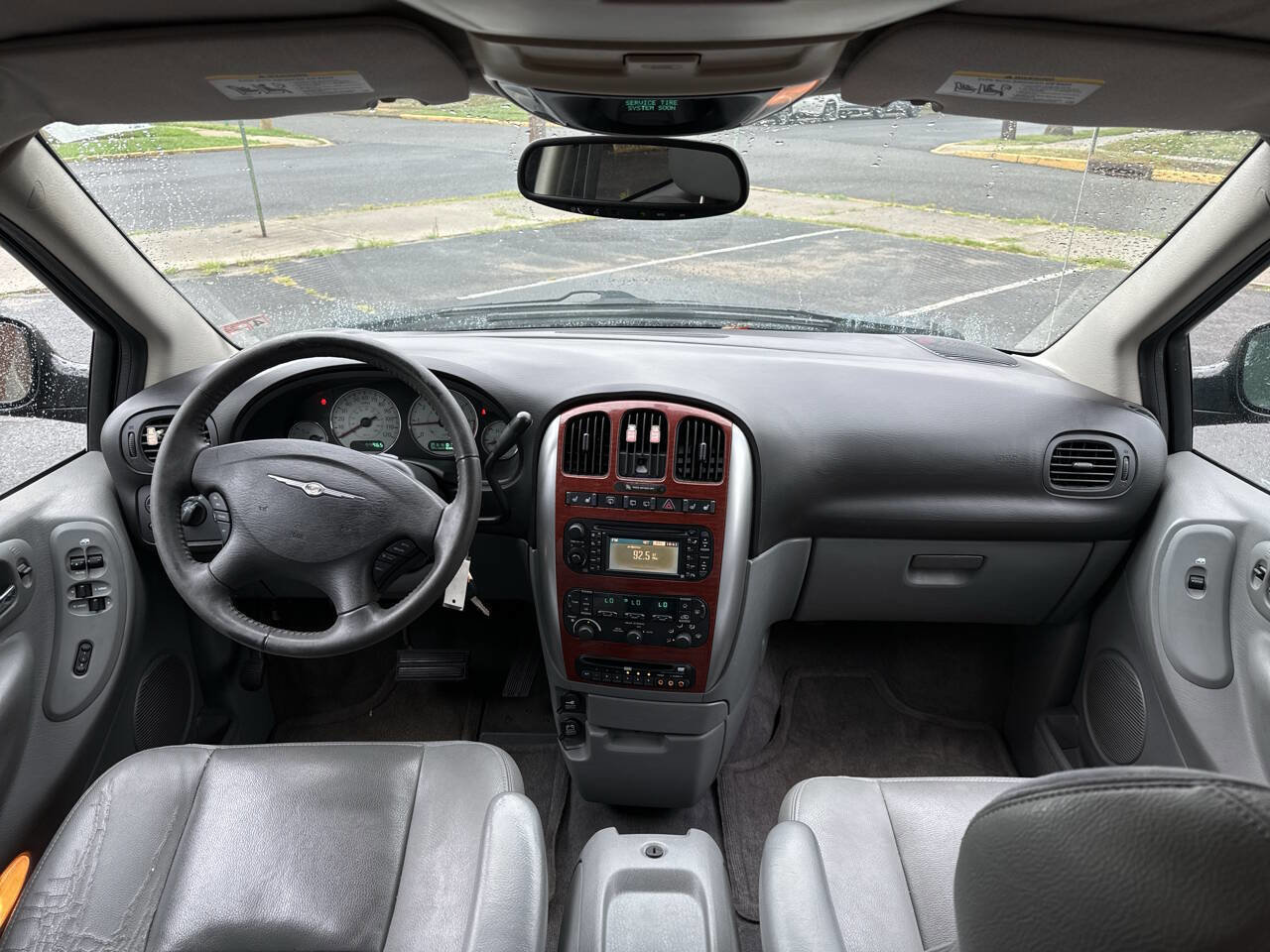 Used 2005 Chrysler Town & Country Limited image 8