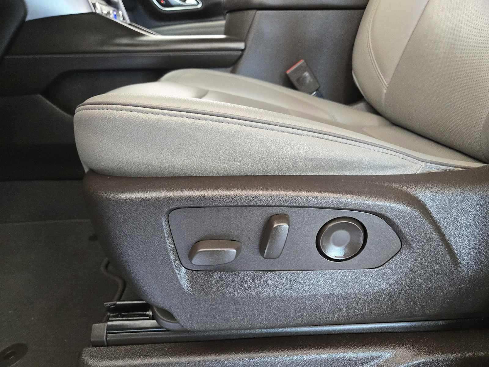 Used 2021 GMC Yukon SLT w/ Rear Media and Nav Package image 23