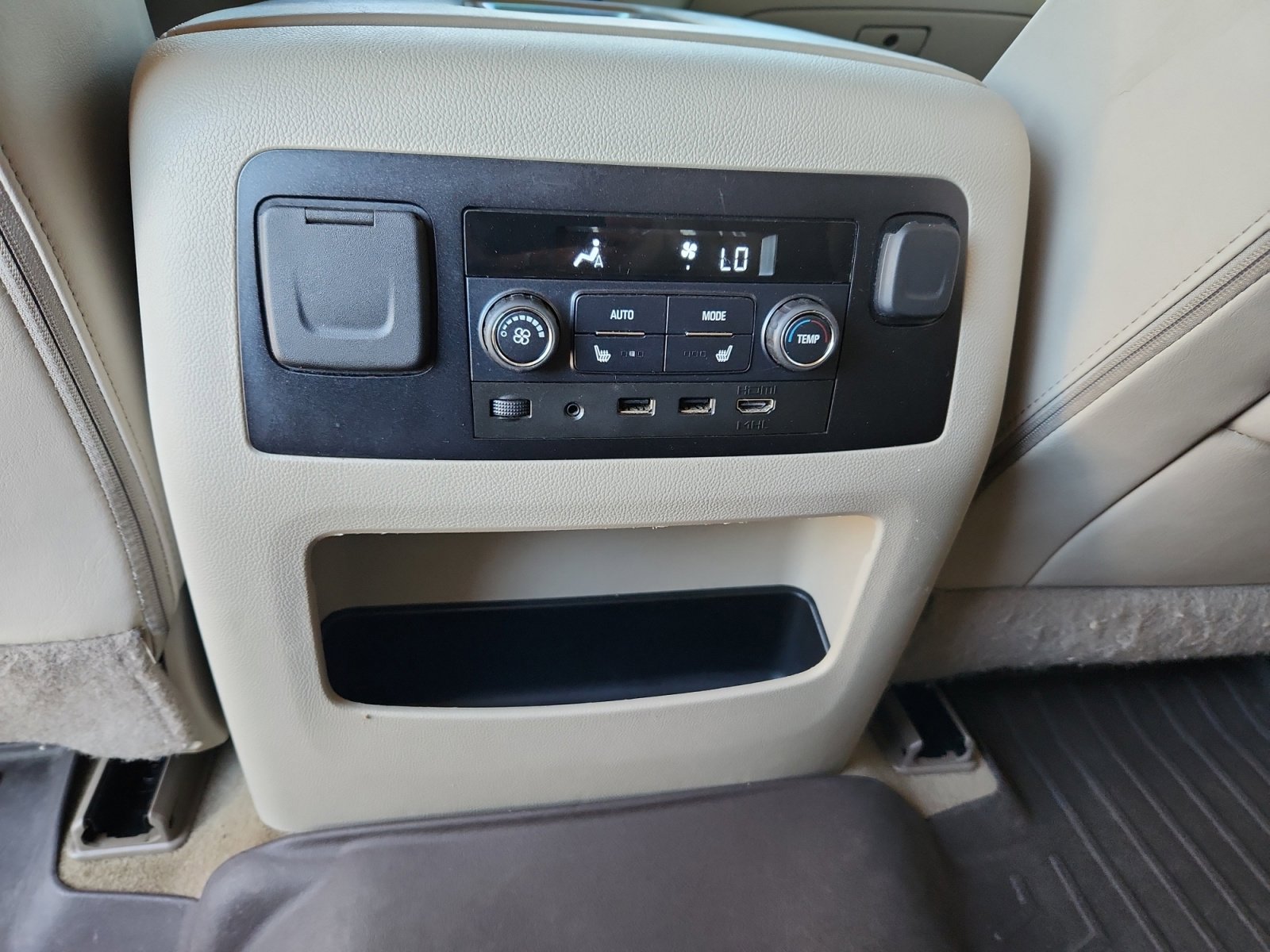 Used 2018 GMC Yukon Denali w/ Denali Ultimate Package image 32