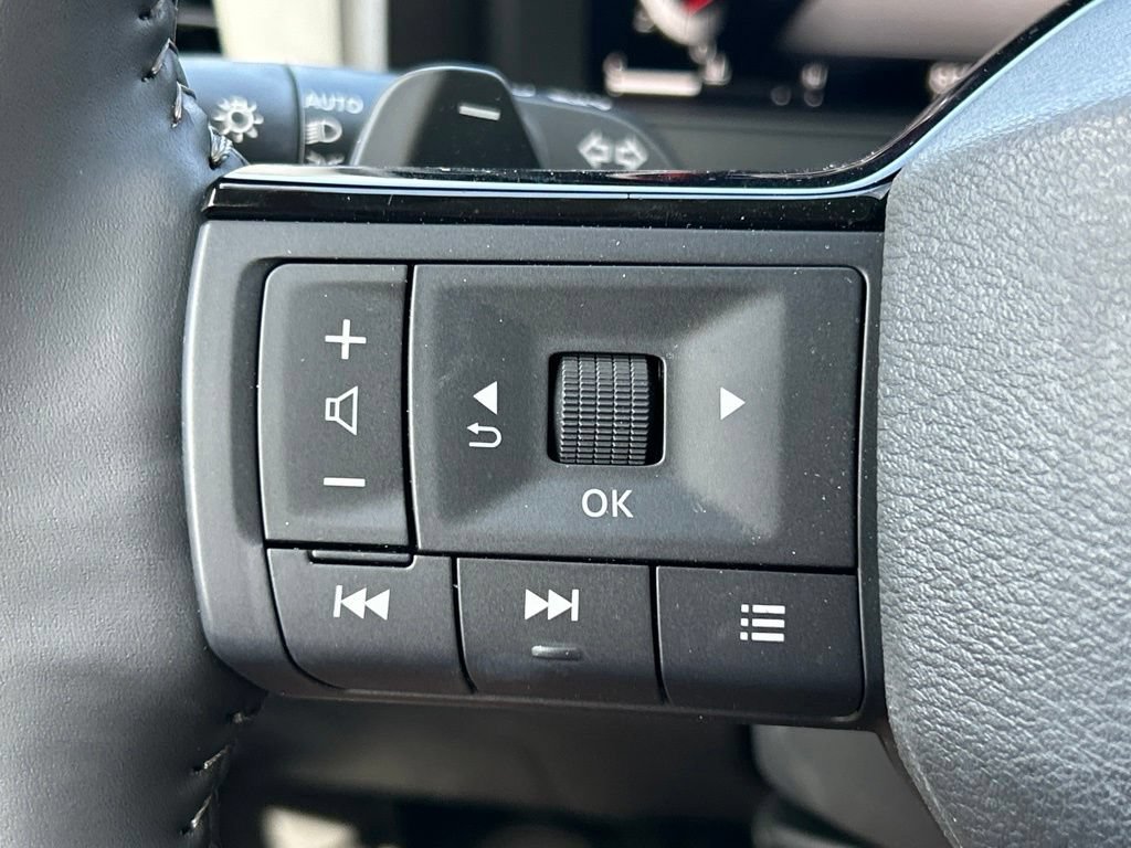 Certified 2025 Nissan Rogue SL FWD image 27