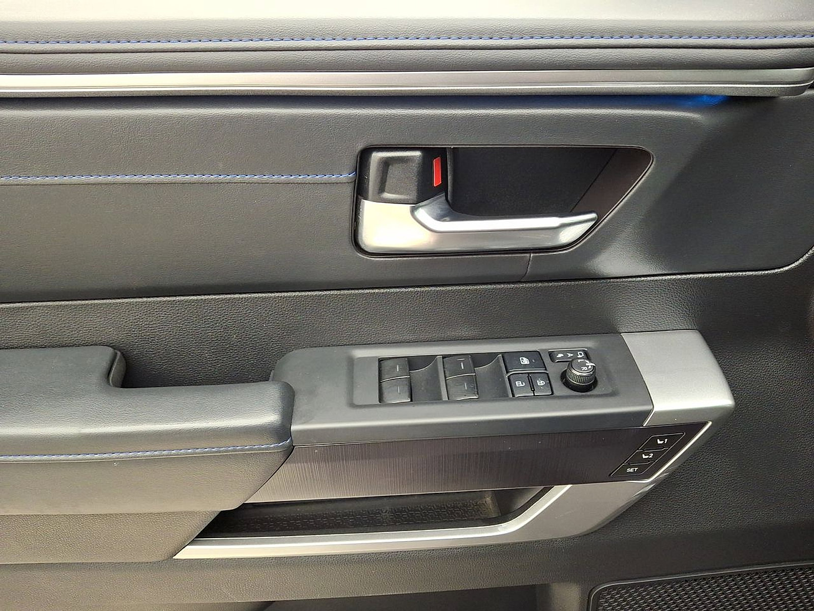 Used 2022 Toyota Tundra Platinum image 10