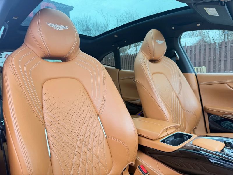 Used 2021 Aston Martin DBX image 31