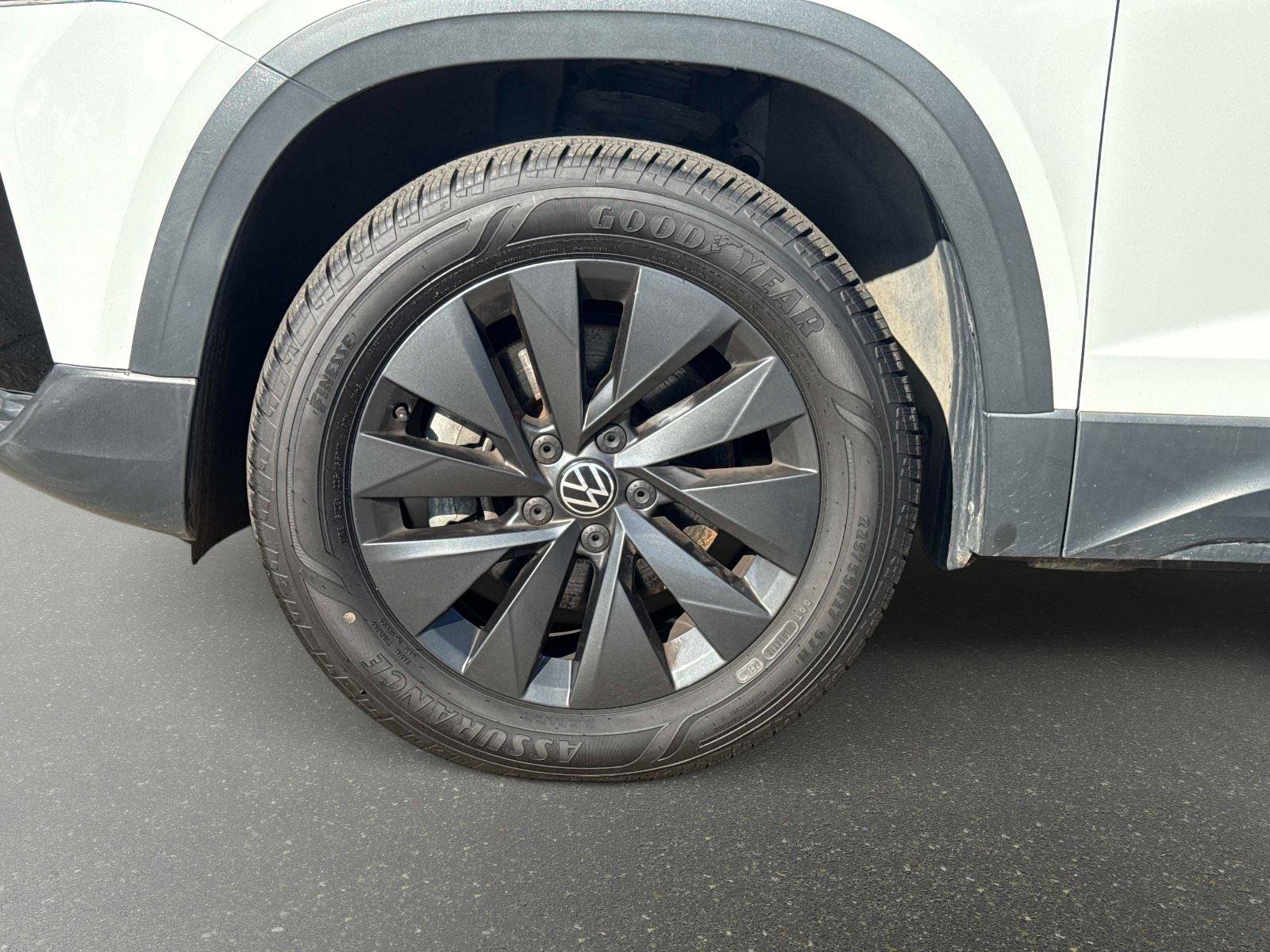 Certified 2022 Volkswagen Taos S image 9