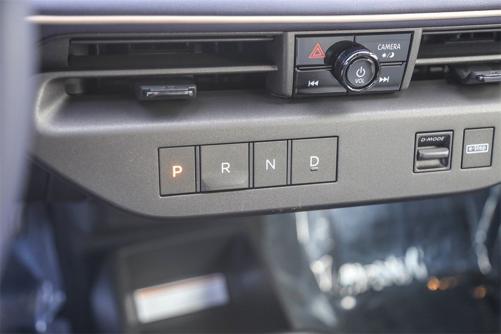 New 2026 Nissan Leaf Platinum+ image 21