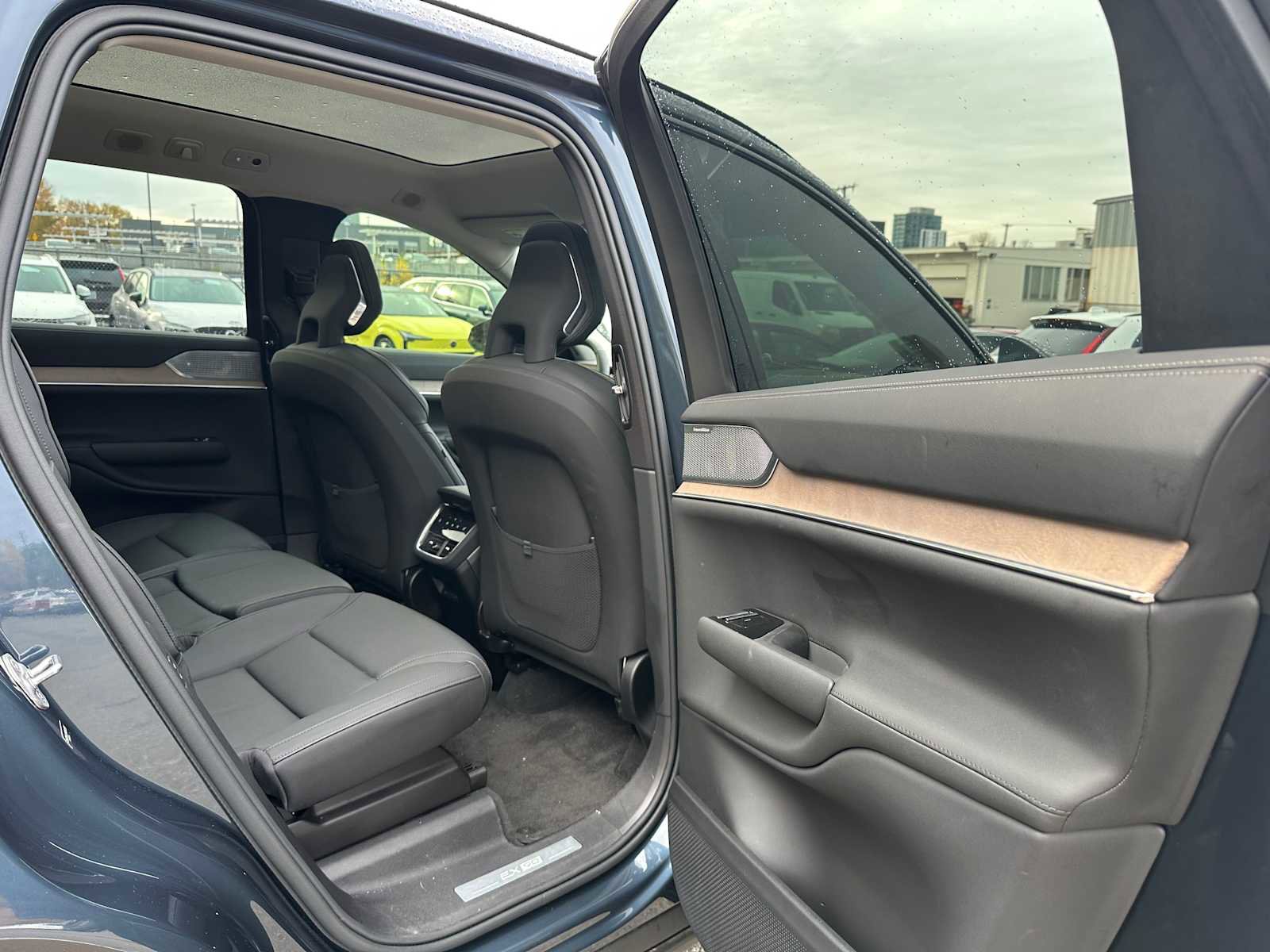 Used 2025 Volvo EX90 Ultra image 13