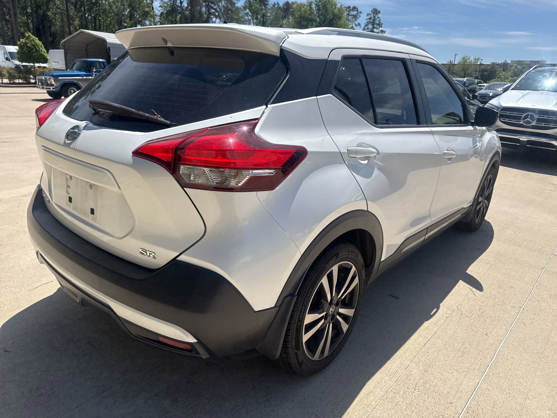 Used 2019 Nissan Kicks SR w/ SR Premium Package image 4