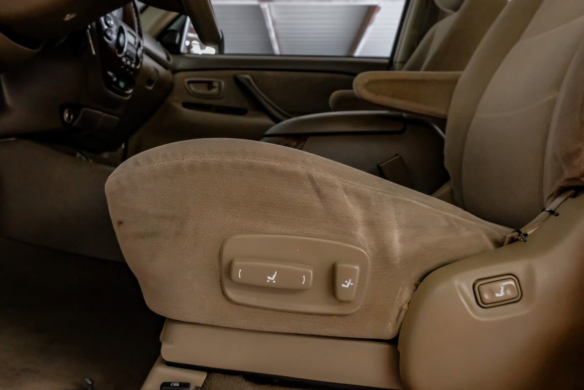 Used 2004 Toyota Sequoia SR5 image 29