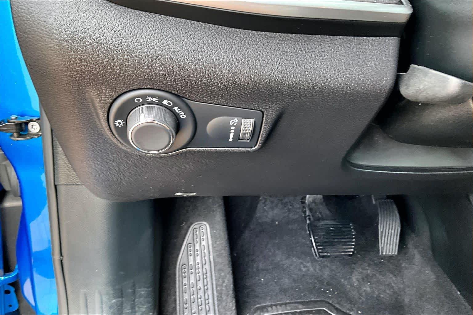 Used 2025 Jeep Compass Sport w/ Mopar Graphics Package AWD/4WD image 34