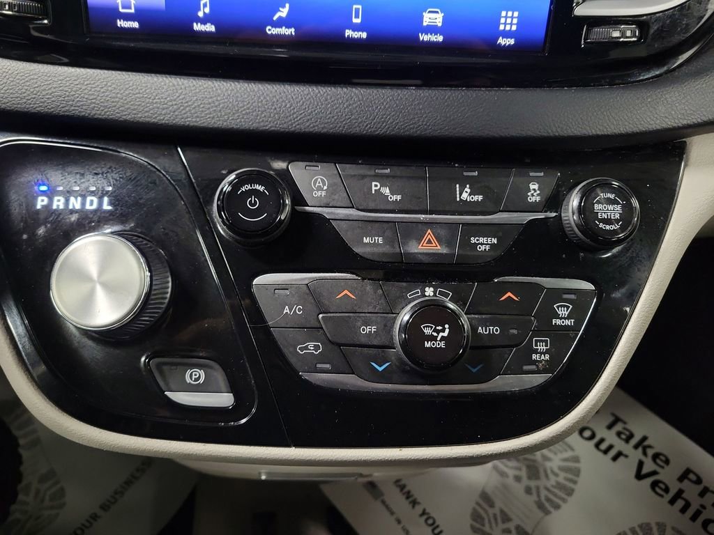 Used 2021 Chrysler Pacifica Touring-L image 16