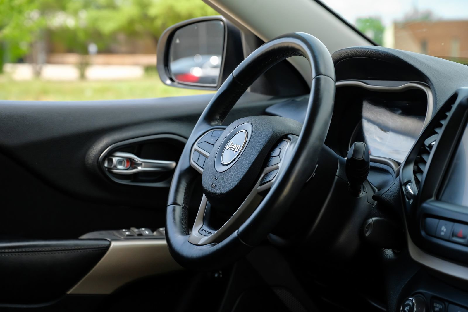 Used 2017 Jeep Cherokee Latitude w/ Safety/Convenience Group image 15