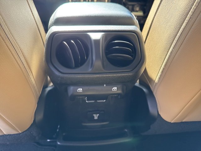 Used 2018 Jeep Wrangler Unlimited Sahara image 14