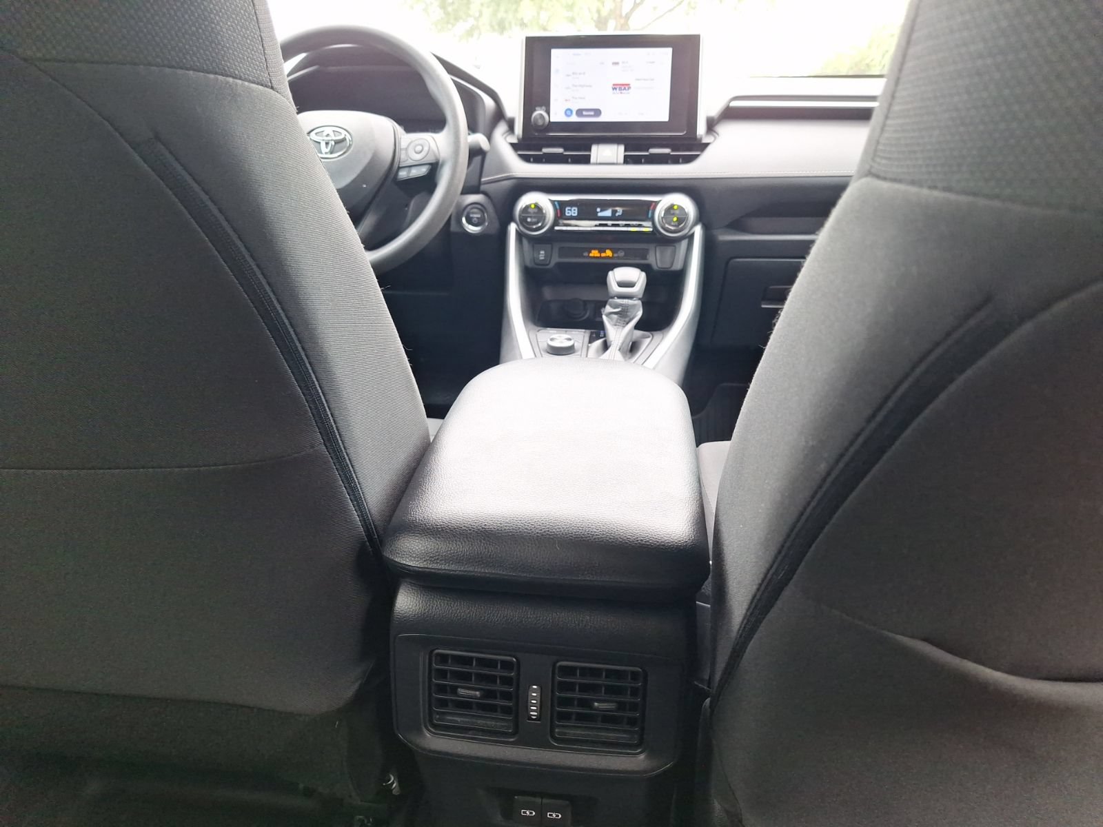 Used 2024 Toyota RAV4 AWD Hybrid image 31