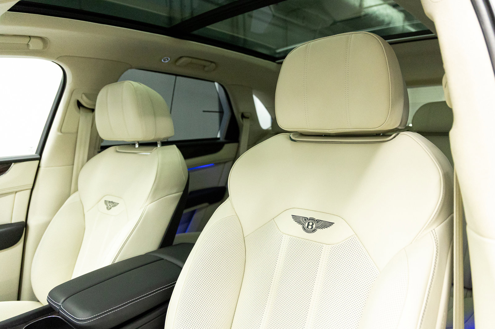 New 2026 Bentley Bentayga AWD/4WD image 28