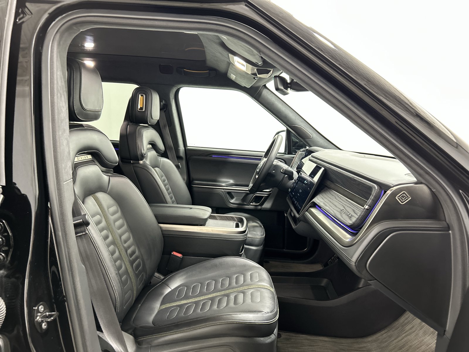 Used 2024 Rivian R1T Adventure AWD/4WD image 23