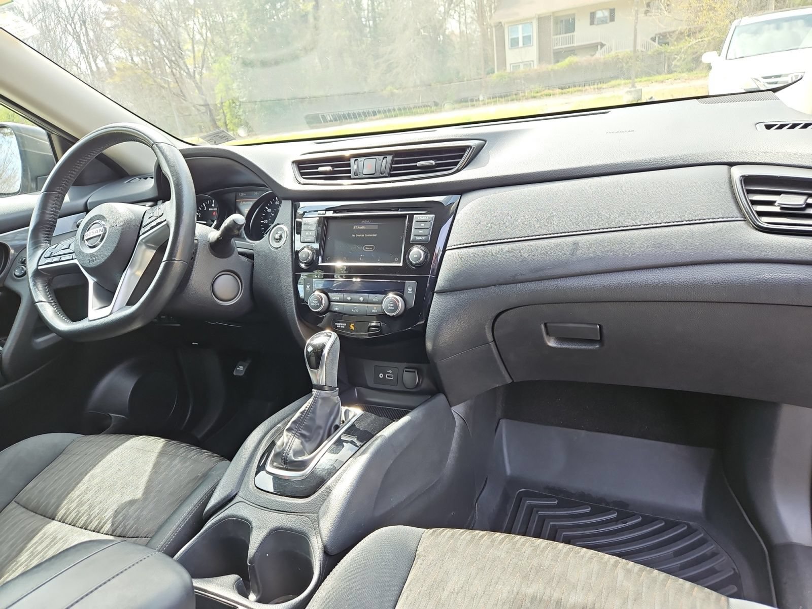 Used 2018 Nissan Rogue SV AWD/4WD image 16