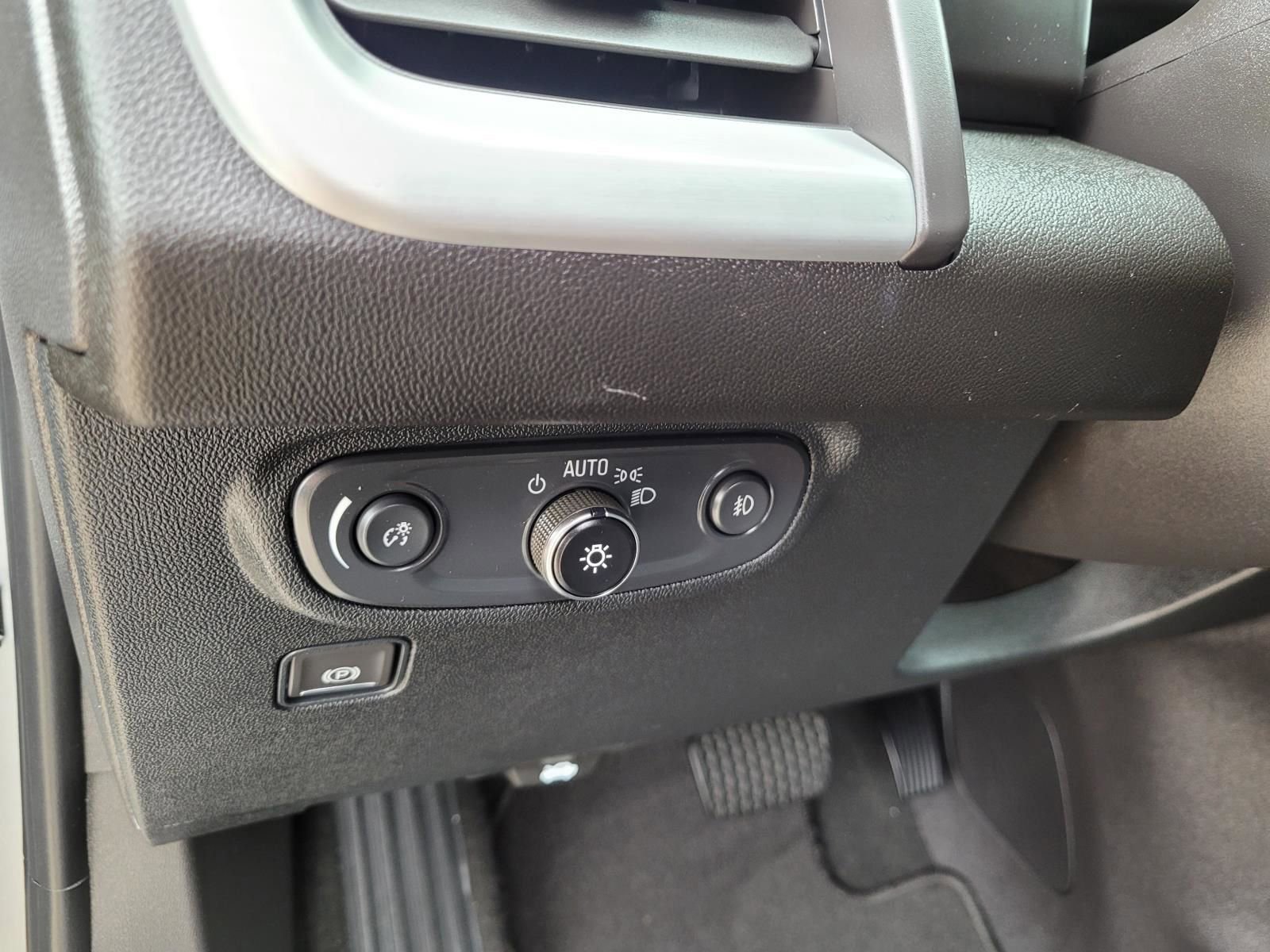 Used 2024 GMC Terrain SLT image 24