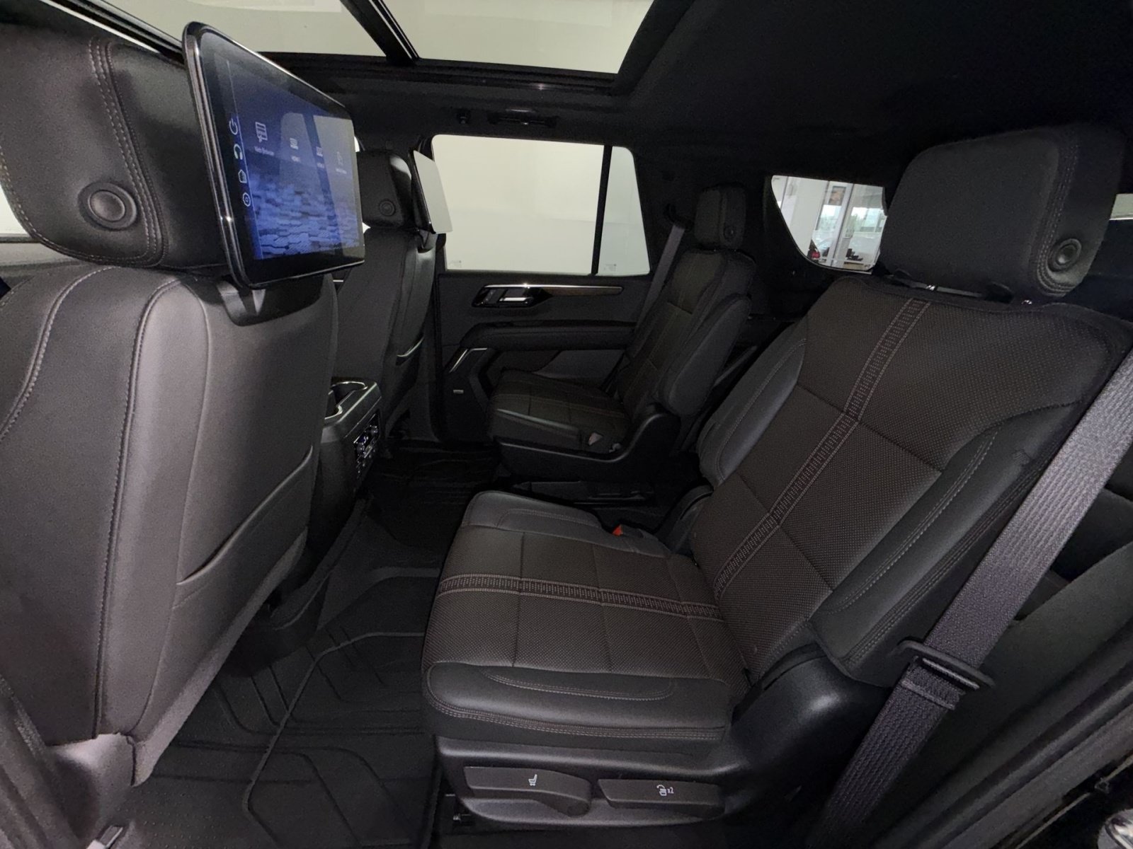 New 2026 Chevrolet Tahoe High Country AWD/4WD image 25