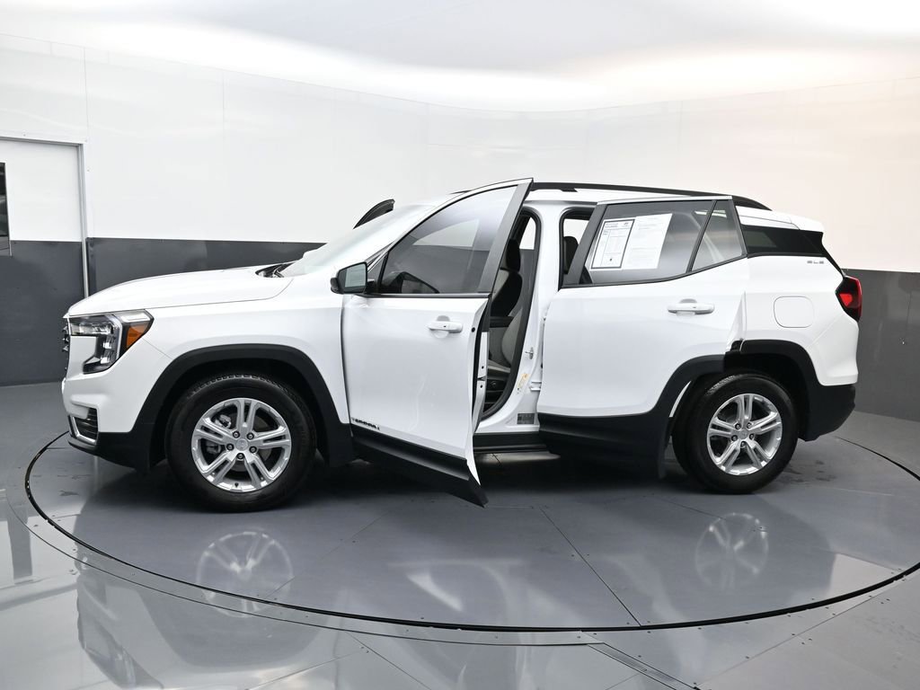 Used 2023 GMC Terrain SLE w/ Driver Convenience Package image 23
