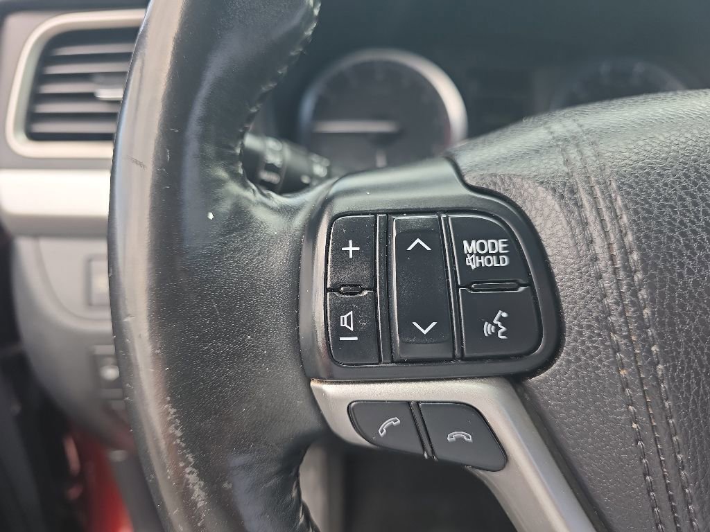 Used 2017 Toyota Highlander SE AWD/4WD image 15