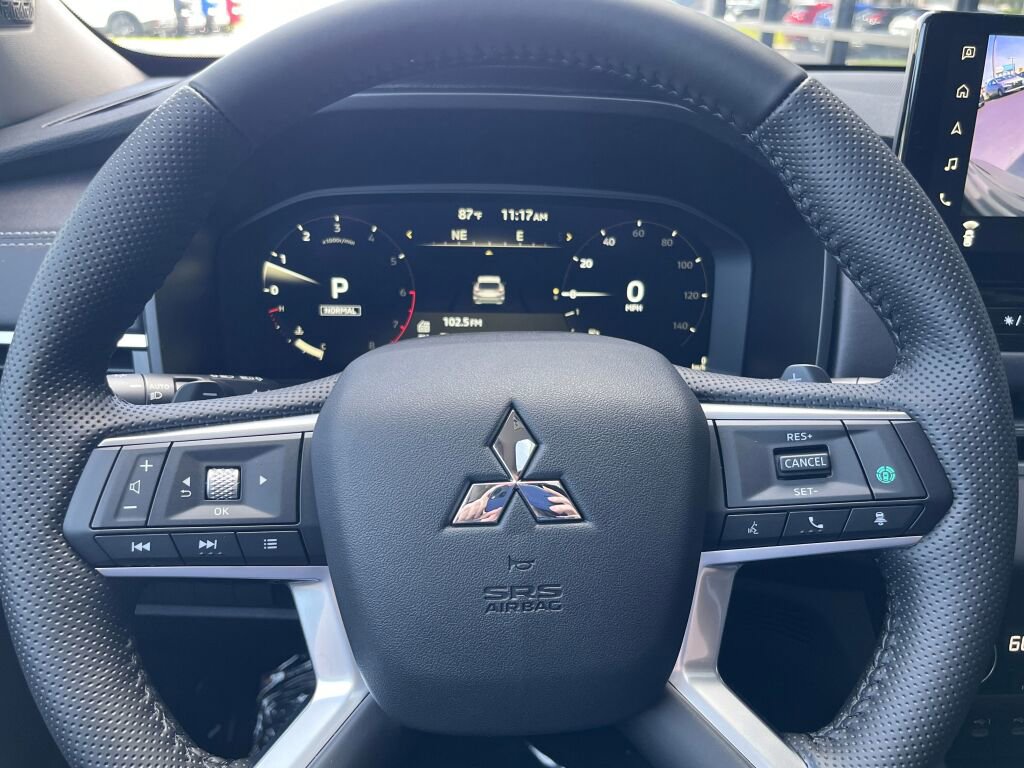 New 2025 Mitsubishi Outlander SE image 14