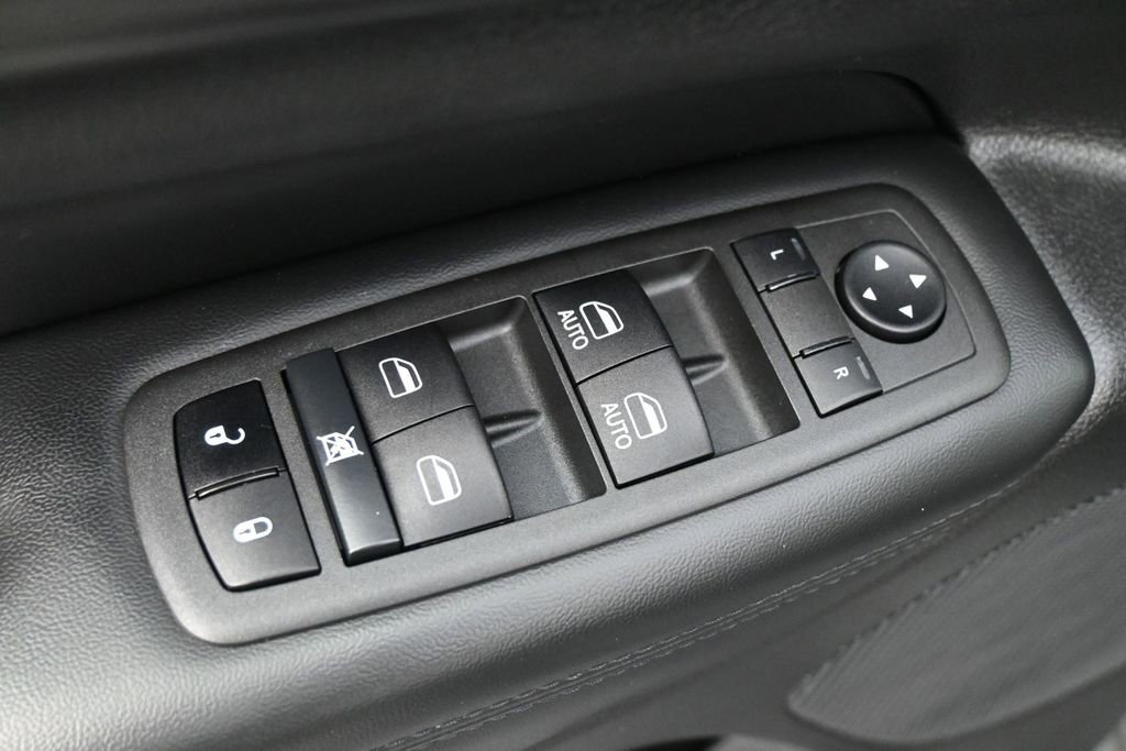 Used 2022 Jeep Grand Cherokee Laredo X RWD image 4