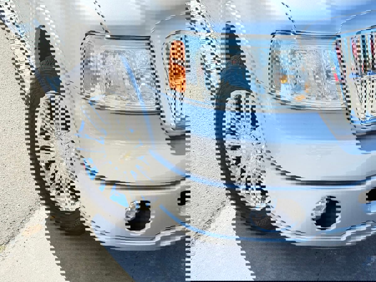 Used 2008 Lincoln Mark LT 2WD image 3