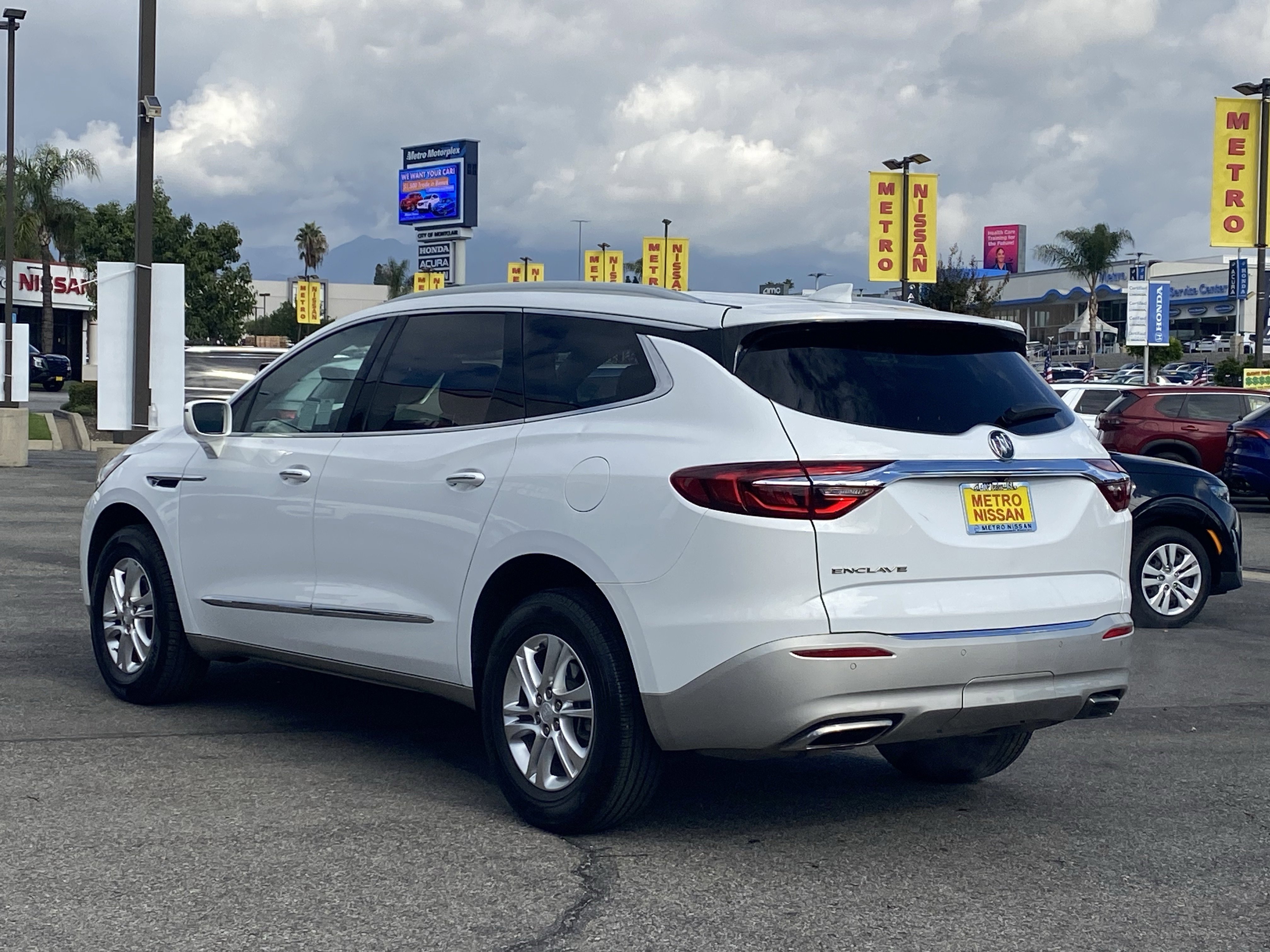 Used 2020 Buick Enclave Essence image 5